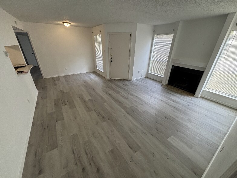 Building Photo - 919 S Weatherred Dr