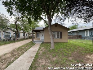 Building Photo - 443 Seele St