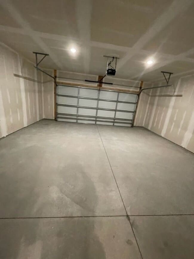 Building Photo - 5140/42 Chase Cir