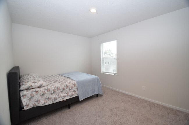 Building Photo - 935 N 19th Ave