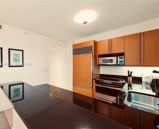 Building Photo - 1435 Brickell Ave