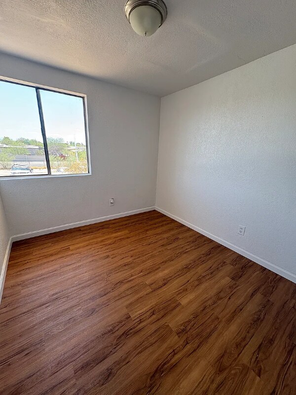 Building Photo - 5880 S Del Moral Blvd