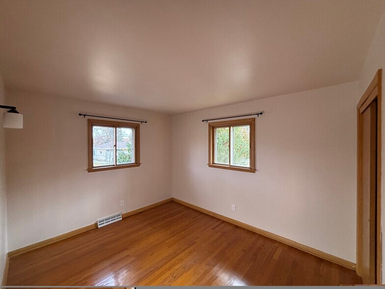 Building Photo - 4806 Goldfinch Dr