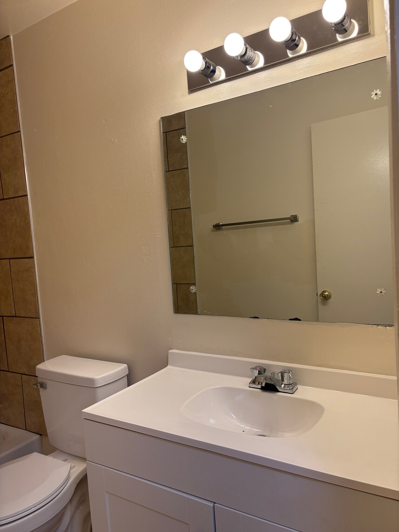 Bathroom - 49 Vinway Ct