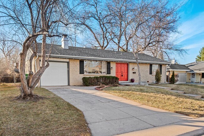 Building Photo - 4-Bed Home with Covered Patio, Fire Pit & Large Backyard in Cherry Creek Schools