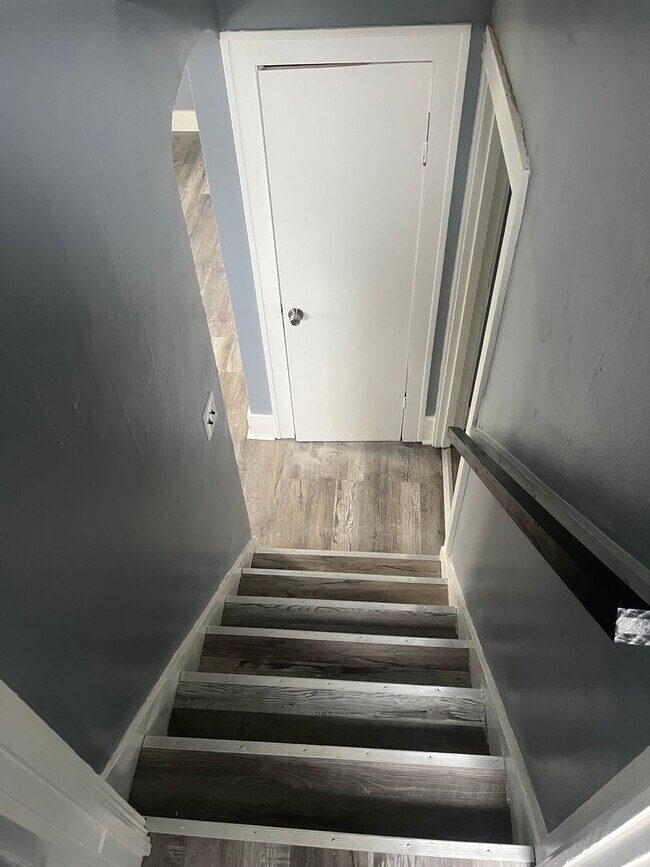 Building Photo - Section 8 Accepted, Charming 4BR 1 BA Home...