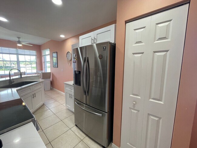 Building Photo - 2021 Crestview Way