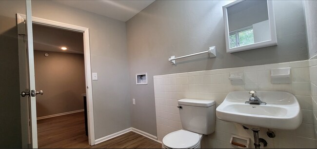 Building Photo - 3006-3008 Creekview Circle