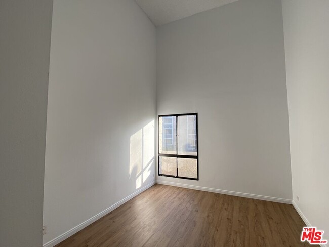 Building Photo - 1440 Veteran Ave