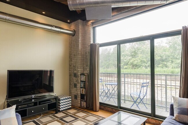 Building Photo - 43 Charlton St