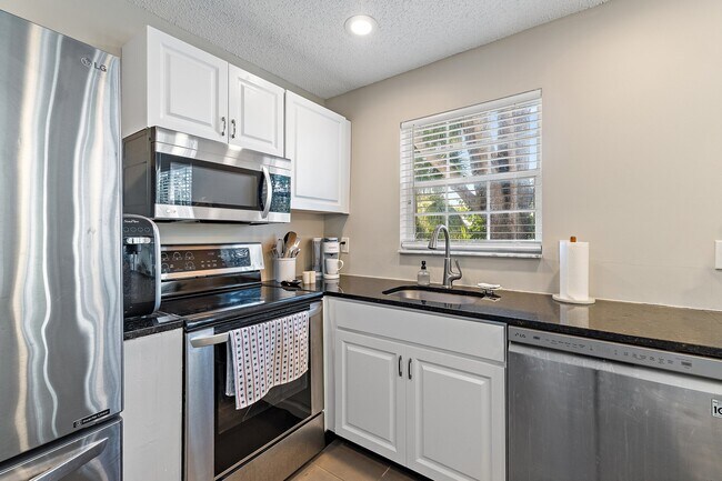 Building Photo - 18213 SE Fairview Cir