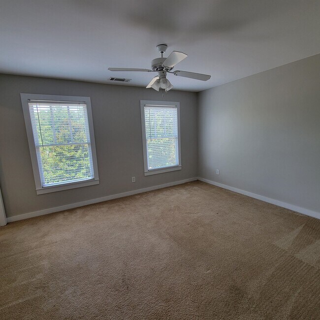 Building Photo - 1111 Surrey Ln