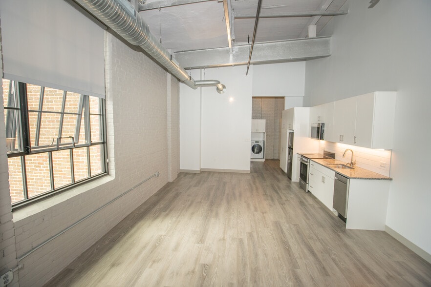 Building Photo - 103 Allyn St