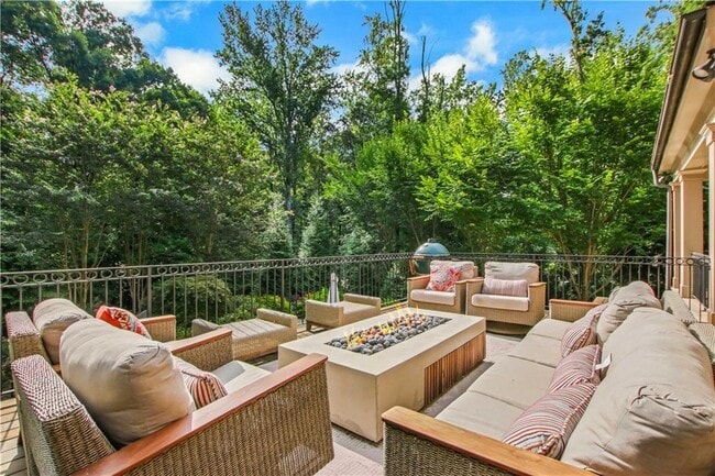 Building Photo - 5265 Peachtree Dunwoody Rd NE