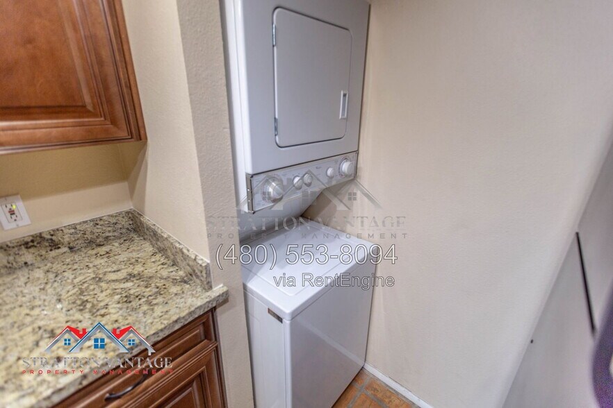 Building Photo - 1143 E Sandpiper Dr