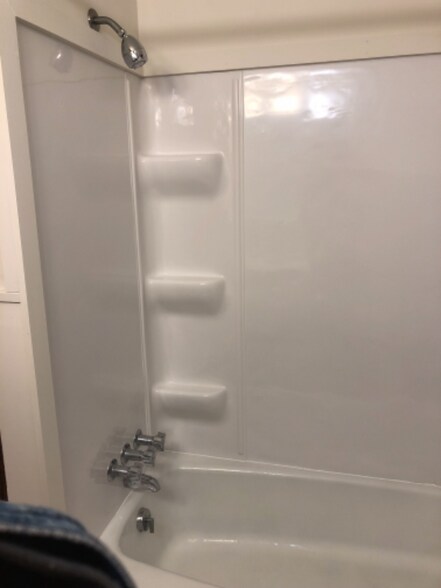 Building Photo - 538 Van Buren Ave