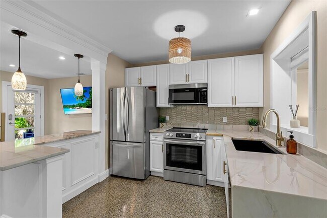 Building Photo - 510 N Osprey Ave