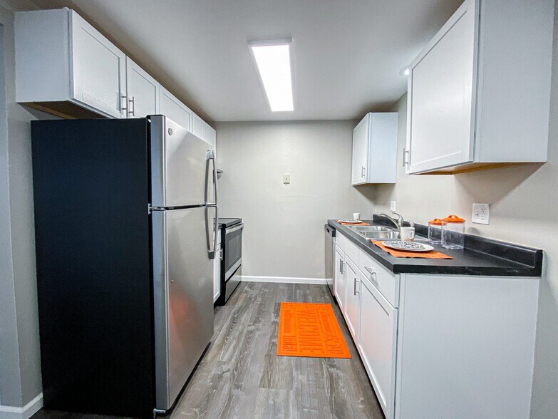 Primary Photo - Capitol View Apartments