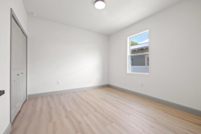 Building Photo - 6407 N Central Ave
