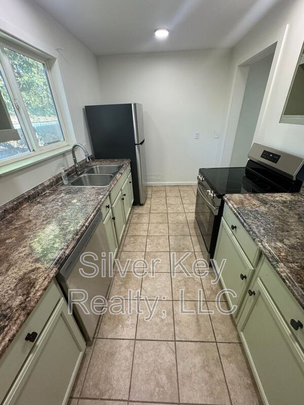 Building Photo - 1214 Jones St