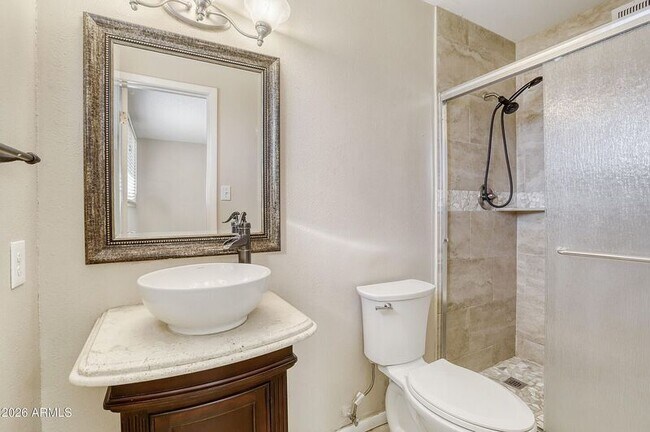 Building Photo - 921 E Campus Dr