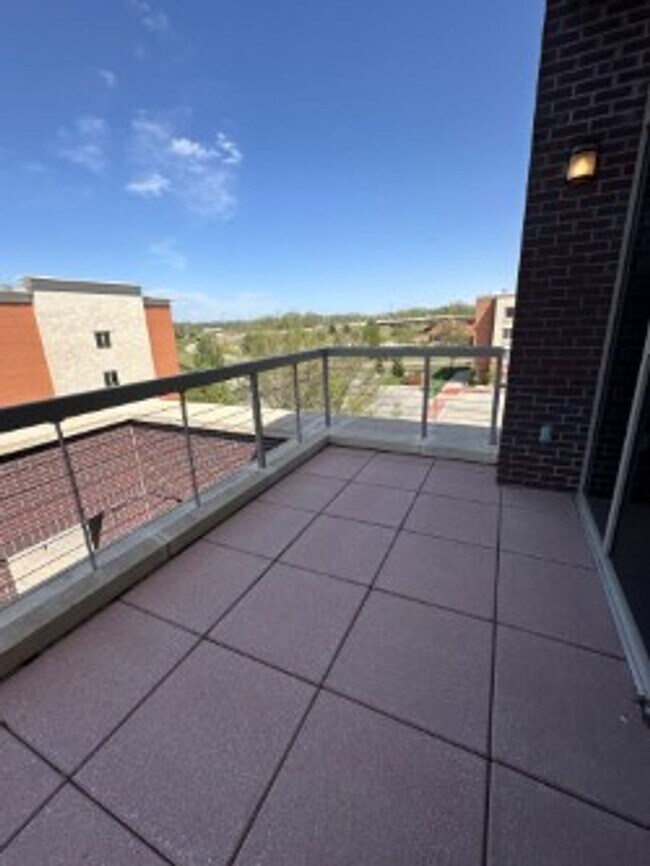 Building Photo - Blue Earth Place-One Bedroom available