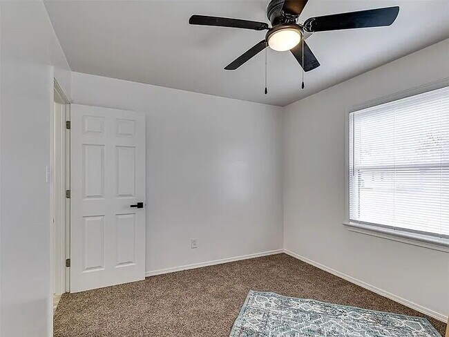 Building Photo - Modern Comfort in Every Square Foot