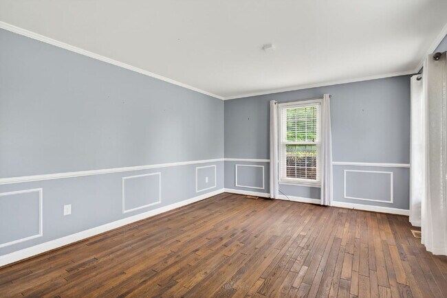 Building Photo - 636 N Wilkinson Dr