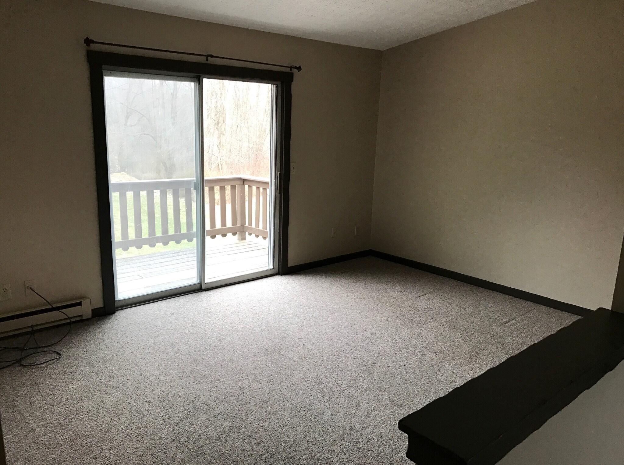 Building Photo - 906 Skyside Dr