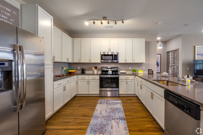 Building Photo - Versol