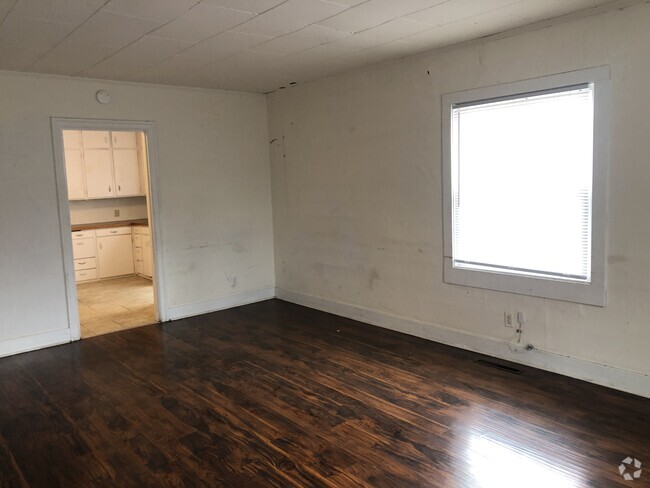 Building Photo - 630 NE Gray Ln