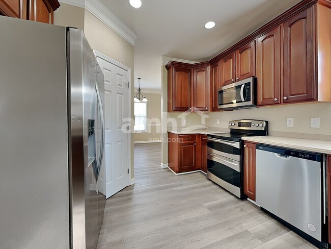 Building Photo - 6859 Coopers Hawk Trl