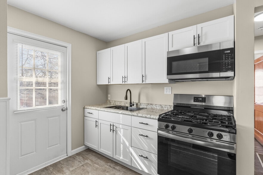 Building Photo - 114 Reasor Dr