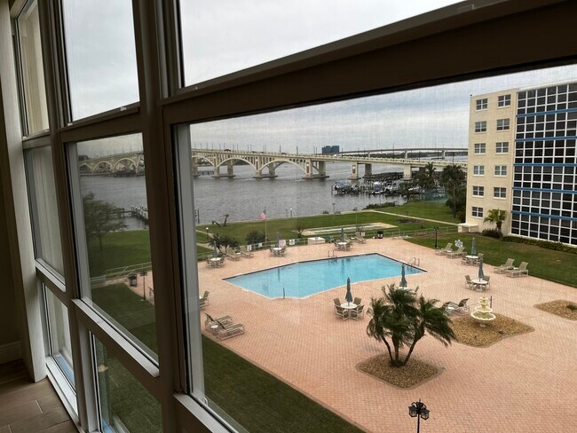 Primary Photo - 1224 S Peninsula Dr