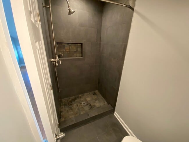 Building Photo - Lovely & Renovated Seton Hill 2bd + den/2b...