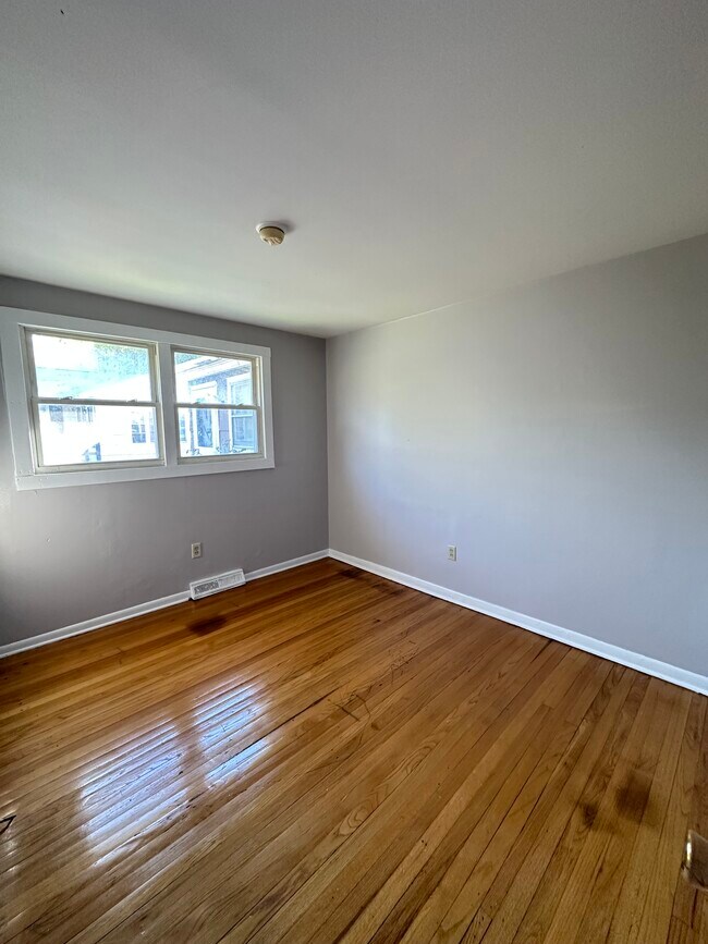 Building Photo - Crehange St 205/207