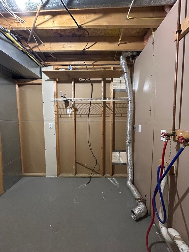 Building Photo - Spacious Split Level Living in Millard with a Backyard You’ll Love