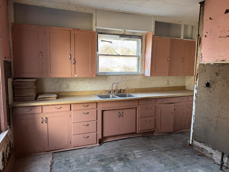 Building Photo - 502 S Broadway St