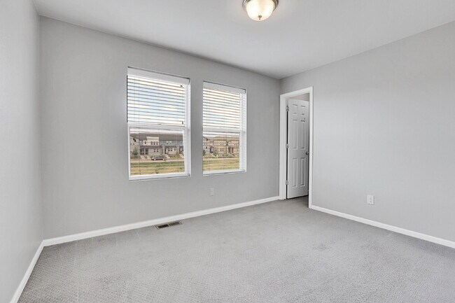 Building Photo - $2,750.00, 3 bed, 2.5 bath located in Denver