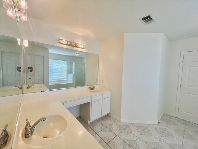 Building Photo - 12422 Glenleigh Dr