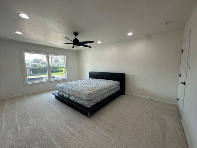 Building Photo - 301 Bermuda Pl