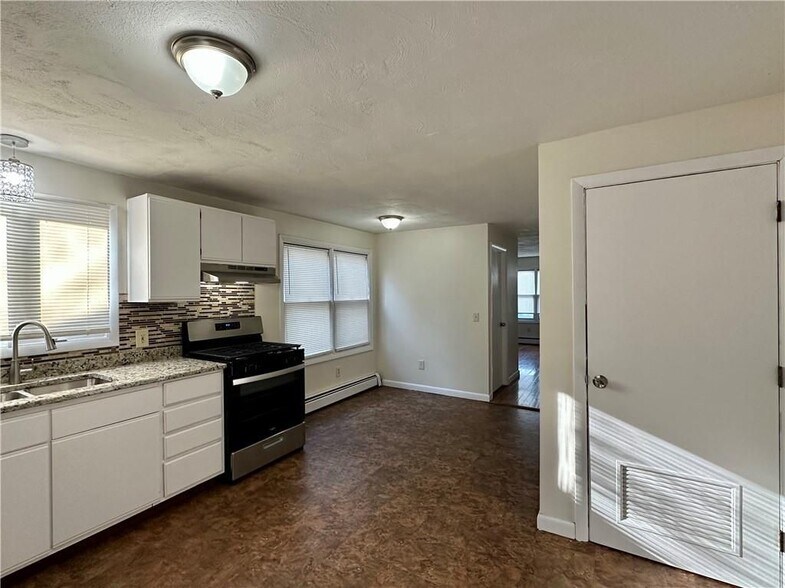 Building Photo - 35 Lancashire St