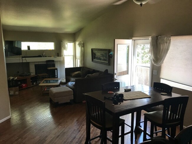 Building Photo - Available October 2025! 3 Bedroom 2 Bath SFH