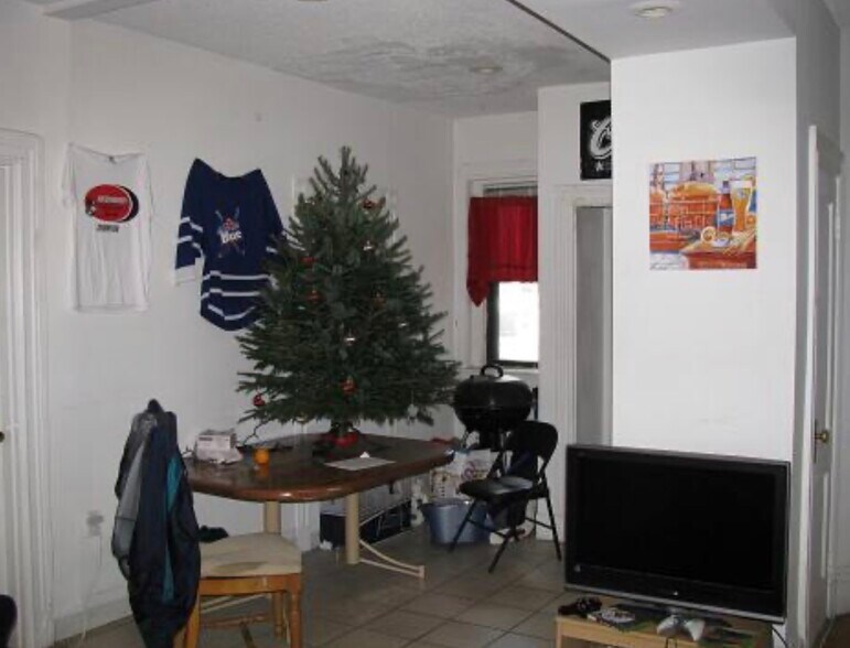 Building Photo - 18 Glenville Ave