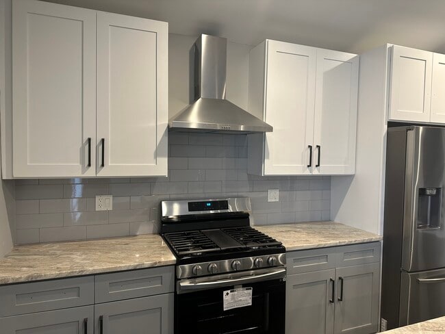 Building Photo - 3830 W Touhy Ave