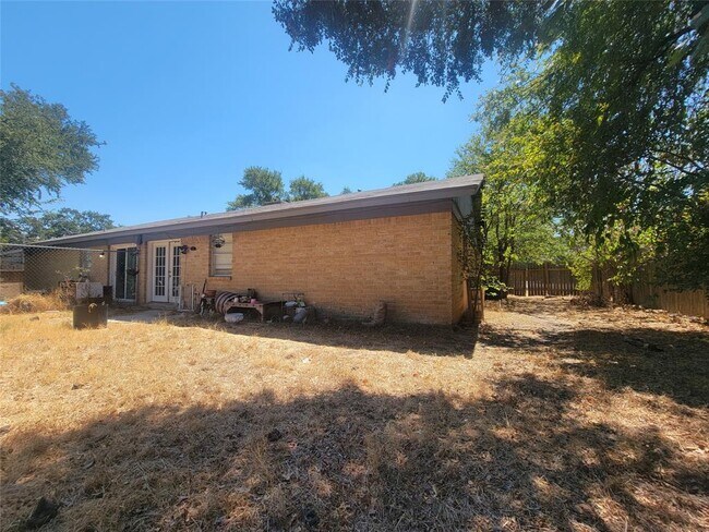 Building Photo - 1304 Glenda Dr