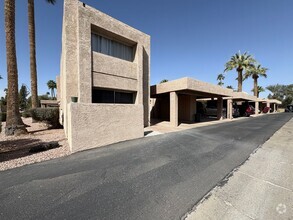 Building Photo - Furnished short term rental in highly desi...