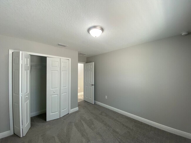Building Photo - 14902 Southwest 24 Circle