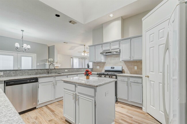 Building Photo - 4506 Silverlake Dr