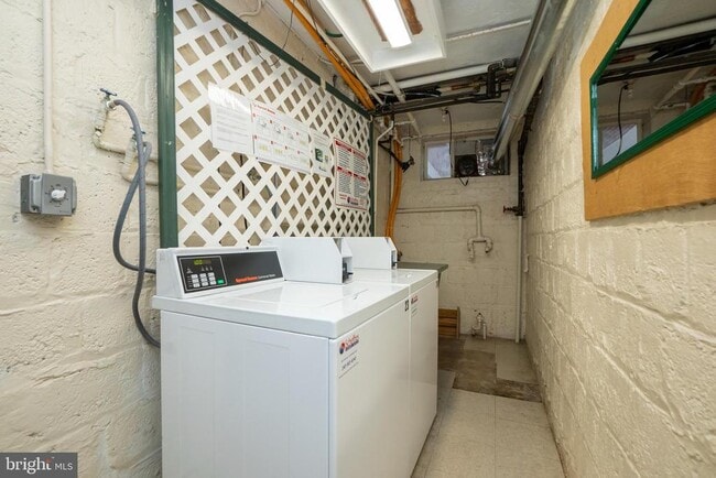 Building Photo - 26 S Old Glebe Rd